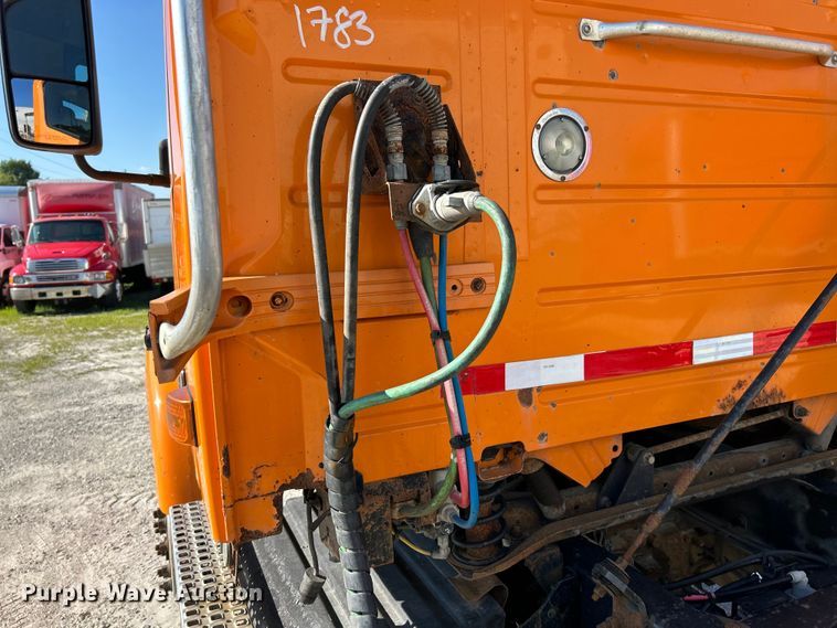 image for item EK4968 2007 Volvo VN semi truck