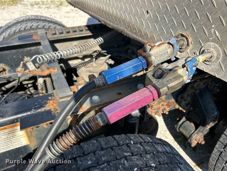 image for item EK4968 2007 Volvo VN semi truck