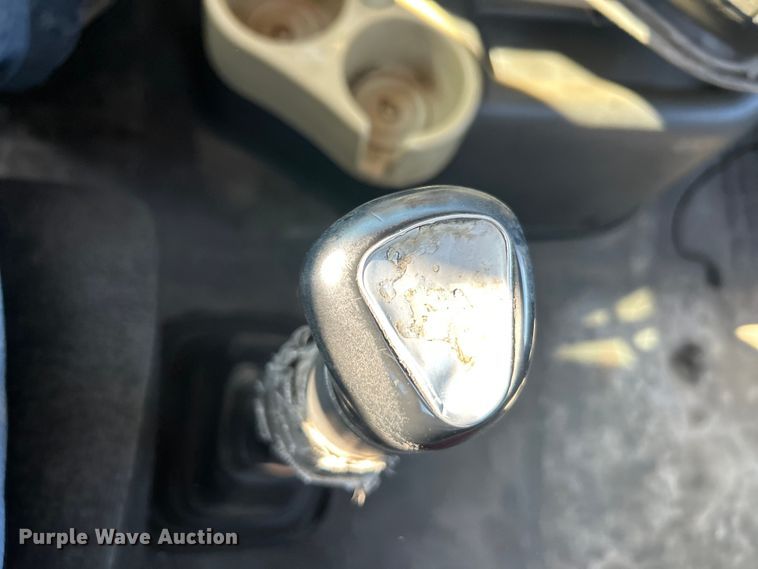 image for item EK4968 2007 Volvo VN semi truck