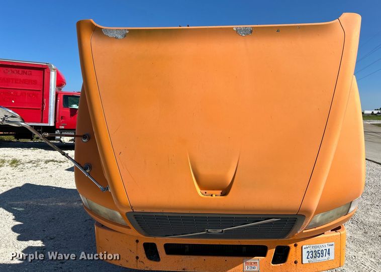 image for item EK4968 2007 Volvo VN semi truck