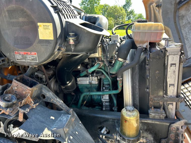 image for item EK4968 2007 Volvo VN semi truck