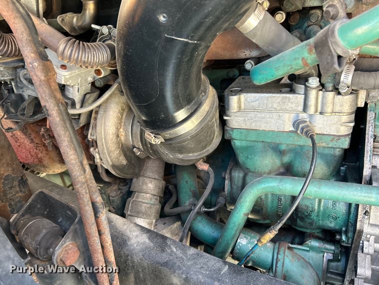 image for item EK4968 2007 Volvo VN semi truck