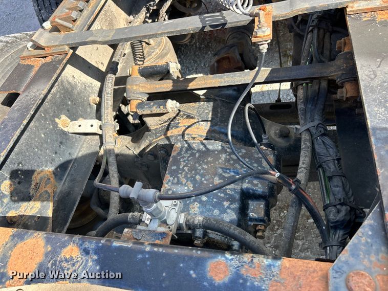 image for item EK4968 2007 Volvo VN semi truck