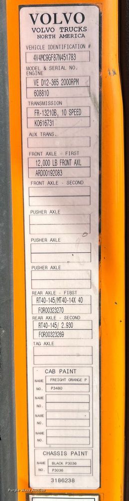 image for item EK4968 2007 Volvo VN semi truck