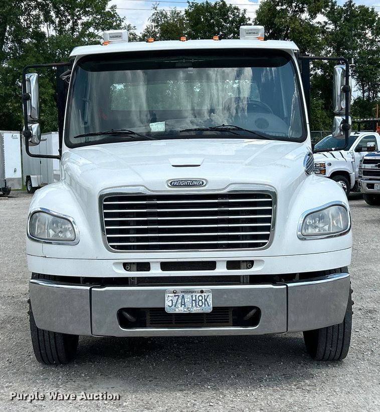 image for item EK4971 2017 Freightliner  Business Class M2 rollback truck