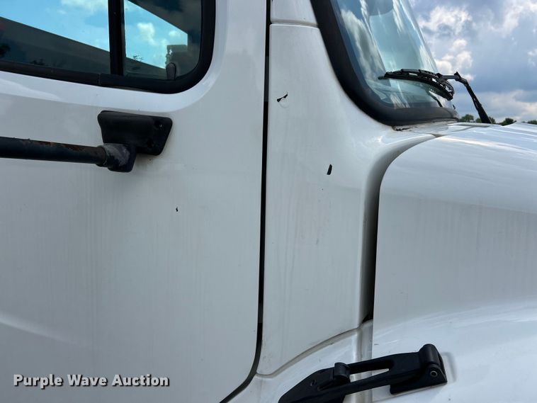 image for item EK4971 2017 Freightliner  Business Class M2 rollback truck