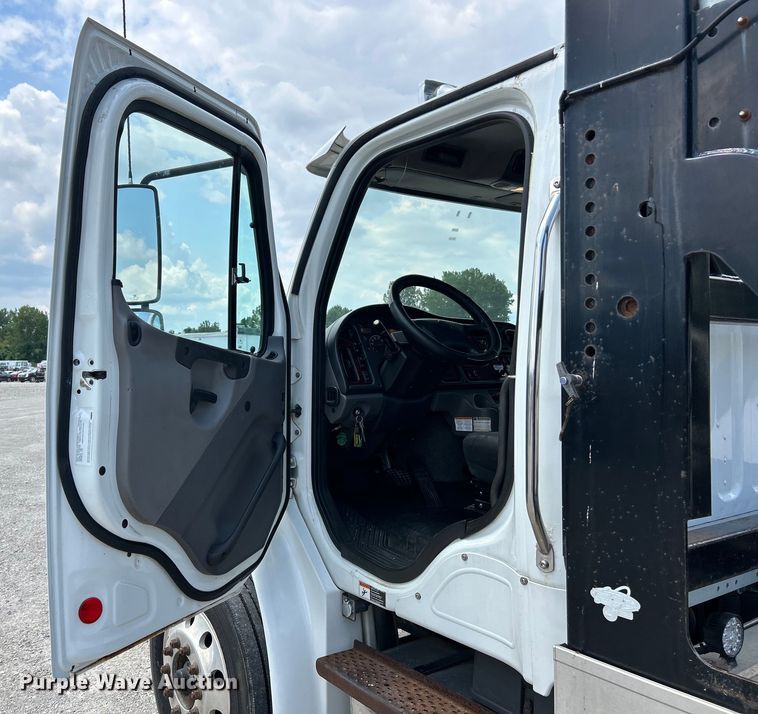 image for item EK4971 2017 Freightliner  Business Class M2 rollback truck