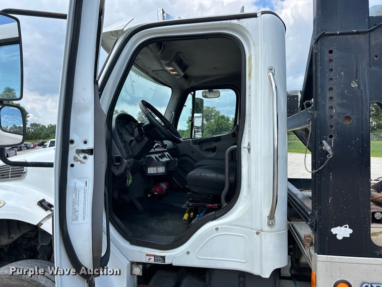image for item EK4971 2017 Freightliner  Business Class M2 rollback truck