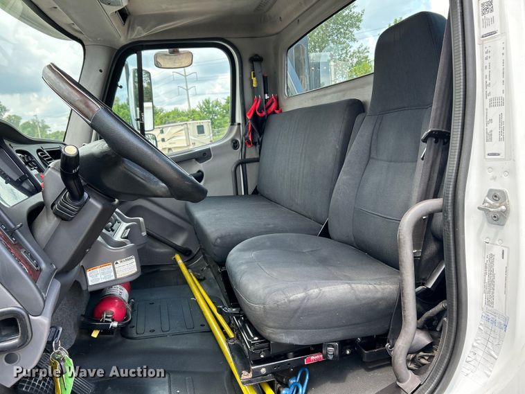 image for item EK4971 2017 Freightliner  Business Class M2 rollback truck