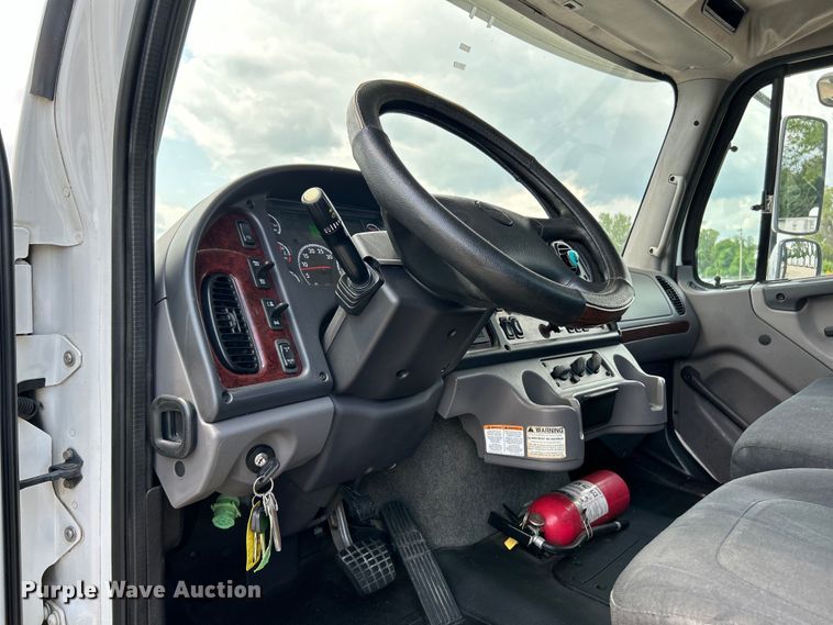 image for item EK4971 2017 Freightliner  Business Class M2 rollback truck