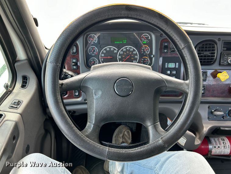 image for item EK4971 2017 Freightliner  Business Class M2 rollback truck