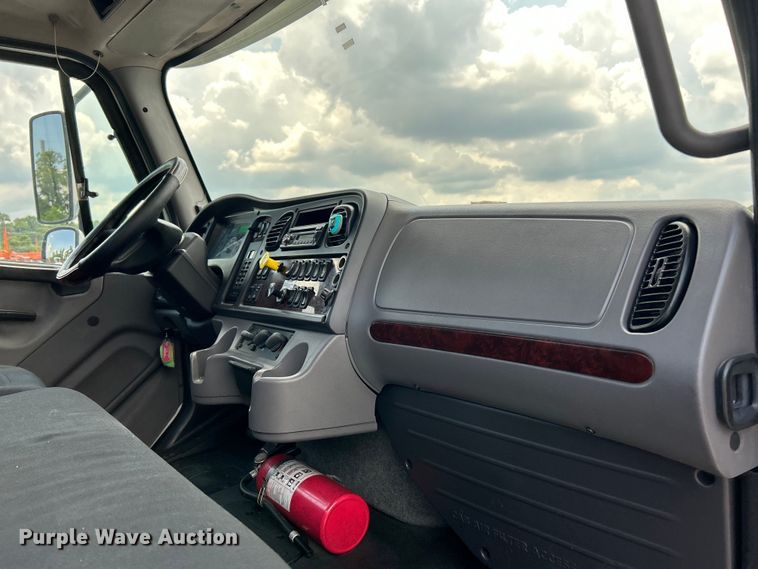 image for item EK4971 2017 Freightliner  Business Class M2 rollback truck