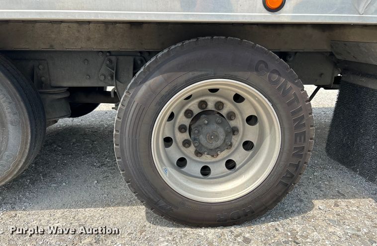 image for item EK4971 2017 Freightliner  Business Class M2 rollback truck