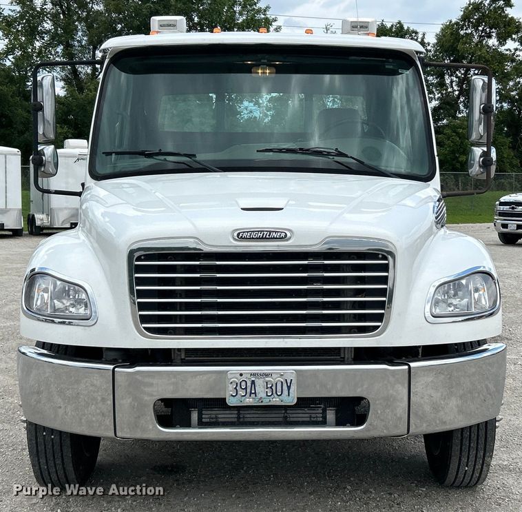 image for item EK4972 2019 Freightliner  Business Class M2 rollback truck