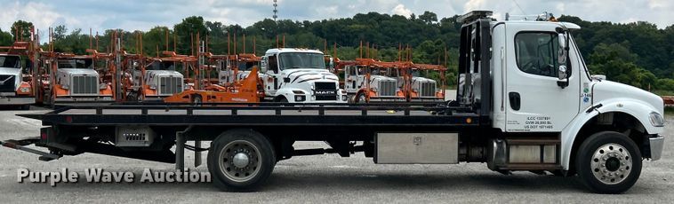 image for item EK4972 2019 Freightliner  Business Class M2 rollback truck