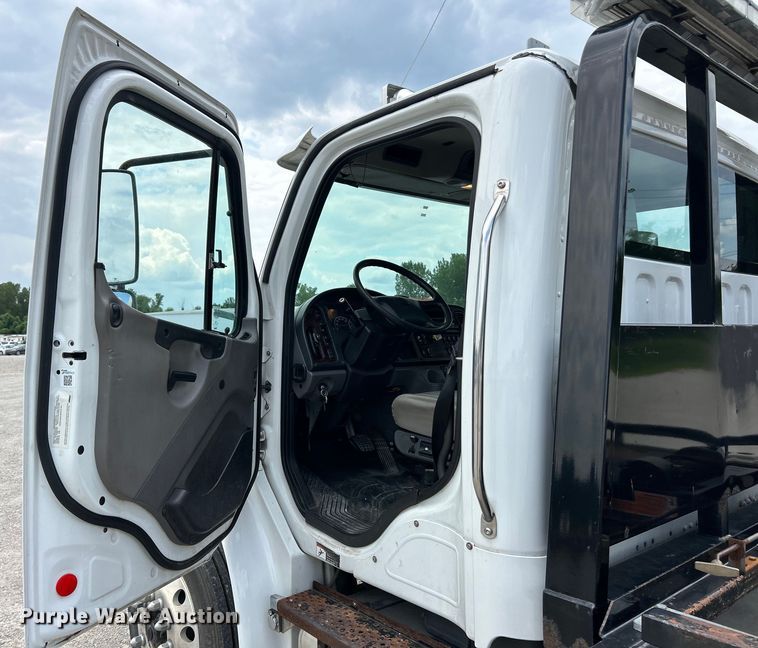 image for item EK4972 2019 Freightliner  Business Class M2 rollback truck