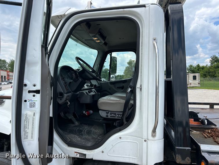 image for item EK4972 2019 Freightliner  Business Class M2 rollback truck