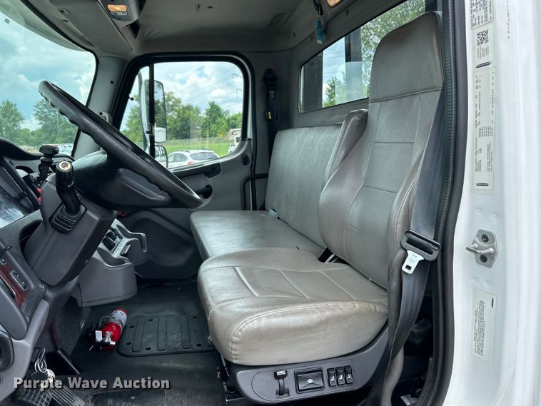 image for item EK4972 2019 Freightliner  Business Class M2 rollback truck