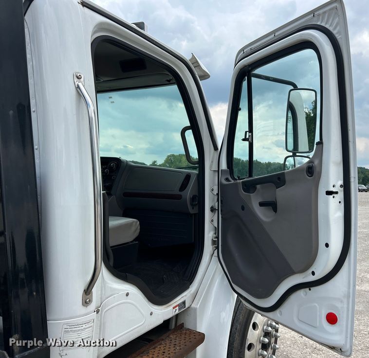 image for item EK4972 2019 Freightliner  Business Class M2 rollback truck