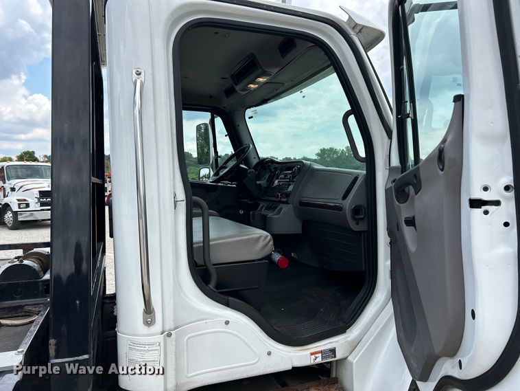 image for item EK4972 2019 Freightliner  Business Class M2 rollback truck