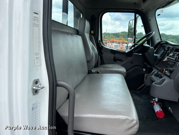 image for item EK4972 2019 Freightliner  Business Class M2 rollback truck