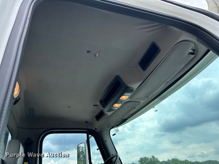 image for item EK4972 2019 Freightliner  Business Class M2 rollback truck