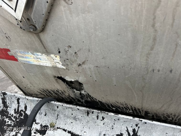 image for item EK4973 1981 Trailmobile T23E-42AG tank trailer