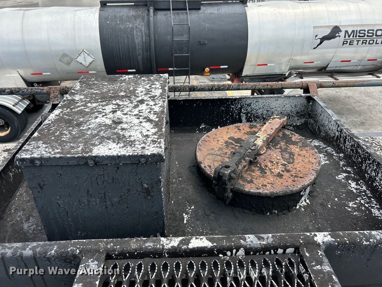 image for item EK4973 1981 Trailmobile T23E-42AG tank trailer