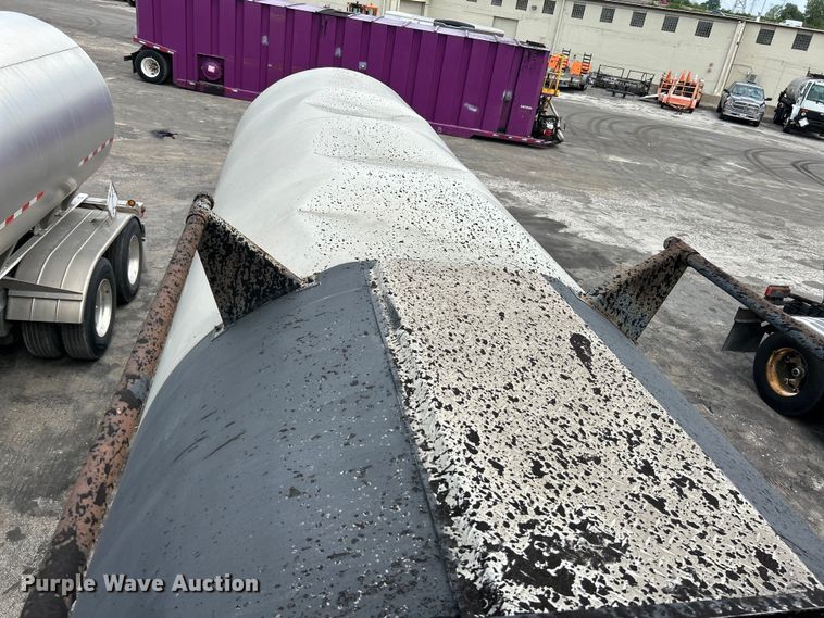 image for item EK4973 1981 Trailmobile T23E-42AG tank trailer