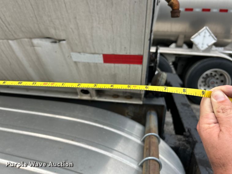 image for item EK4973 1981 Trailmobile T23E-42AG tank trailer