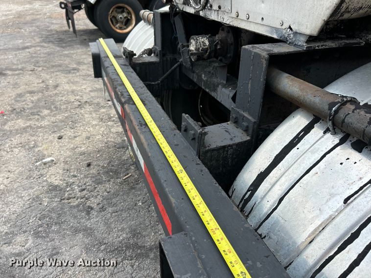 image for item EK4973 1981 Trailmobile T23E-42AG tank trailer