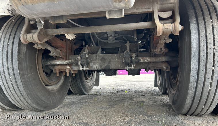 image for item EK4973 1981 Trailmobile T23E-42AG tank trailer