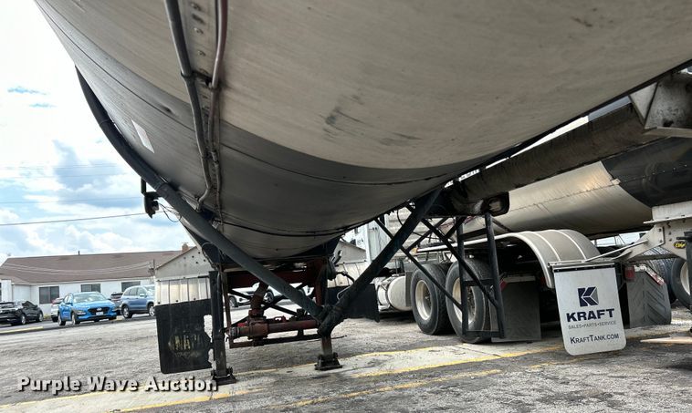 image for item EK4973 1981 Trailmobile T23E-42AG tank trailer