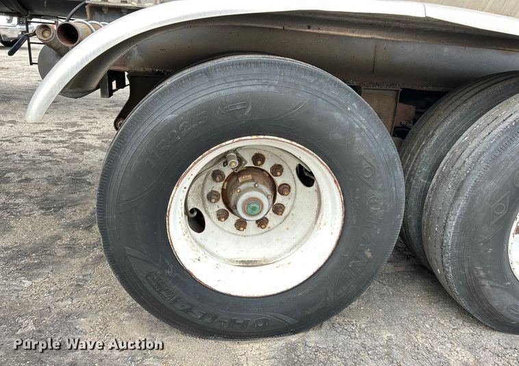 image for item EK4973 1981 Trailmobile T23E-42AG tank trailer