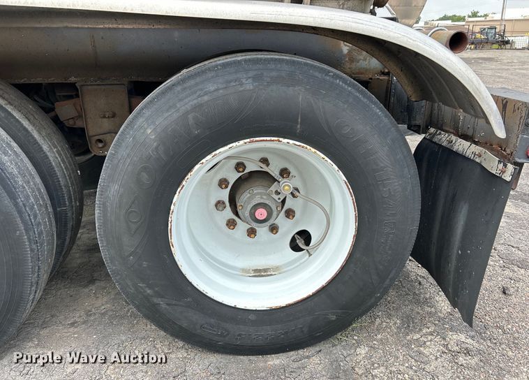 image for item EK4973 1981 Trailmobile T23E-42AG tank trailer