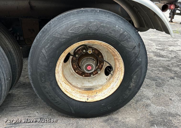 image for item EK4973 1981 Trailmobile T23E-42AG tank trailer