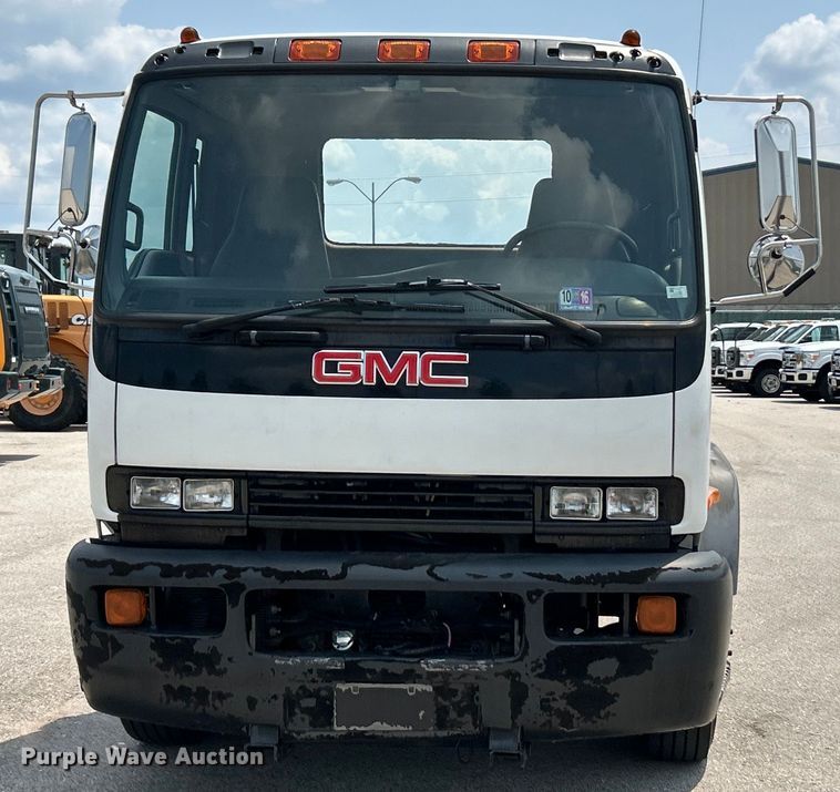 image for item EK5001 2002 GMC T7500 truck cab and chassis