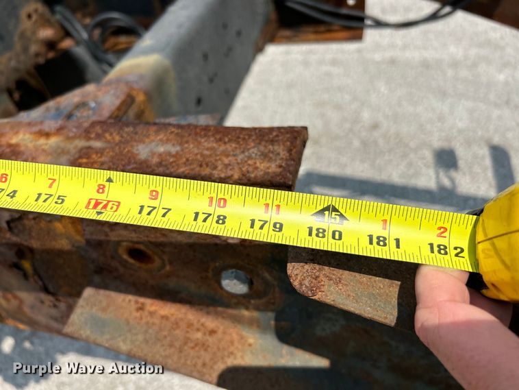 image for item EK5001 2002 GMC T7500 truck cab and chassis