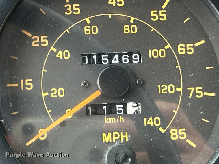 image for item EK5001 2002 GMC T7500 truck cab and chassis