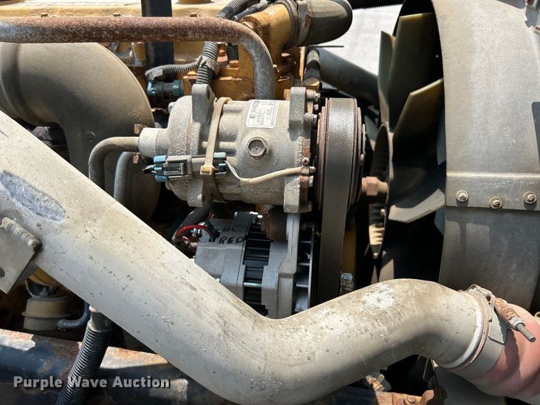 image for item EK5001 2002 GMC T7500 truck cab and chassis