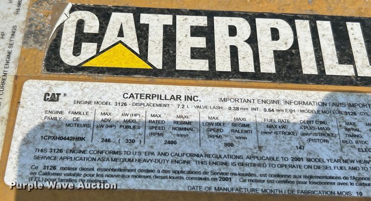 image for item EK5001 2002 GMC T7500 truck cab and chassis