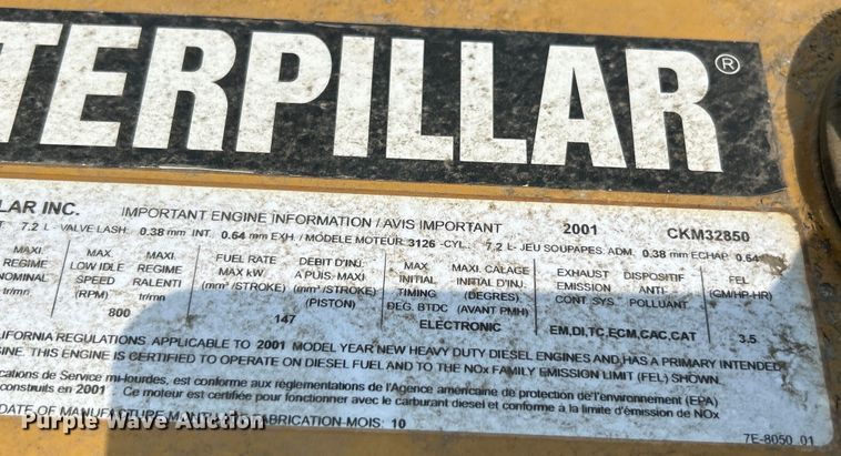 image for item EK5001 2002 GMC T7500 truck cab and chassis