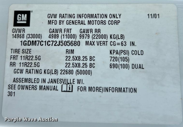 image for item EK5001 2002 GMC T7500 truck cab and chassis