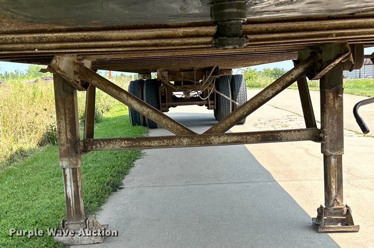 image for item EK5004 1975 Fruehauf FB9-F2-45 dry van trailer