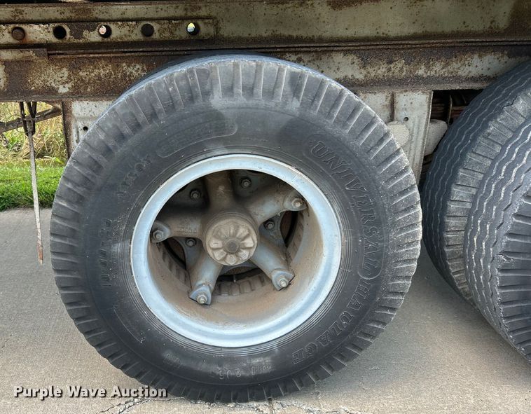 image for item EK5004 1975 Fruehauf FB9-F2-45 dry van trailer