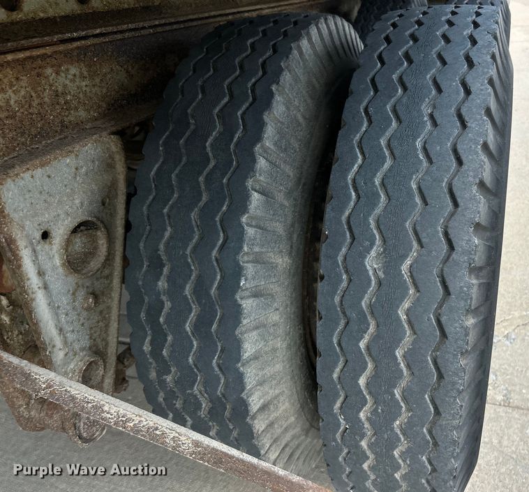 image for item EK5004 1975 Fruehauf FB9-F2-45 dry van trailer