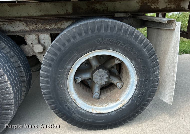 image for item EK5004 1975 Fruehauf FB9-F2-45 dry van trailer