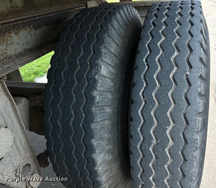 image for item EK5004 1975 Fruehauf FB9-F2-45 dry van trailer