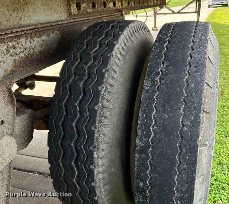 image for item EK5004 1975 Fruehauf FB9-F2-45 dry van trailer