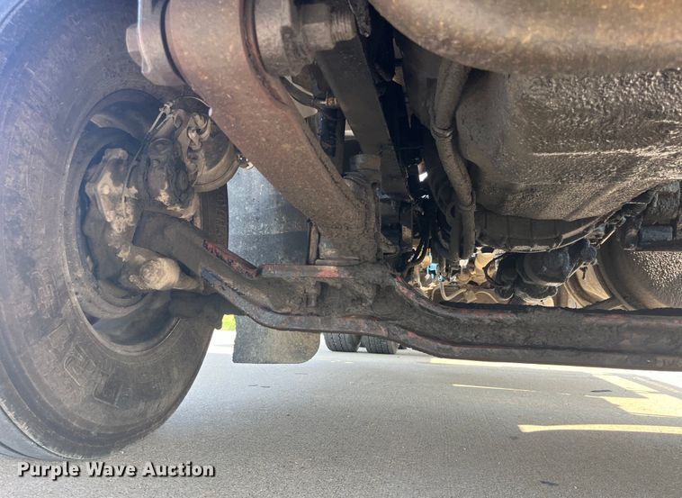 image for item EK8844 2001 Mack CH613 semi truck